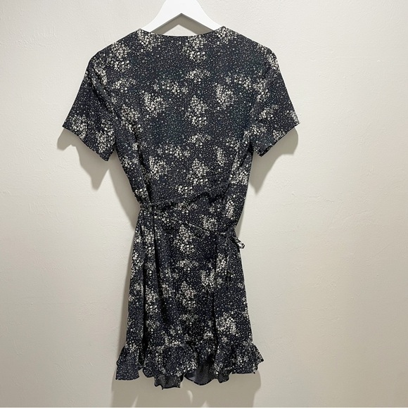 J.ING Women’s Black Abstract Print True Wrap Dress Ruffle Hem Short Sleeve Sz M - Picture 6 of 12